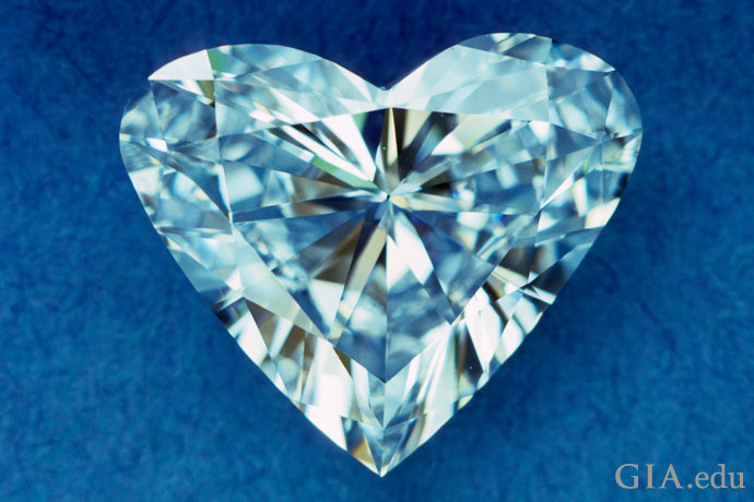 Asymmetry detracts from the innate appeal of a heart-shaped diamond as the high shoulders, flatish wings and short length-to-width ratio of this stone illustrate.