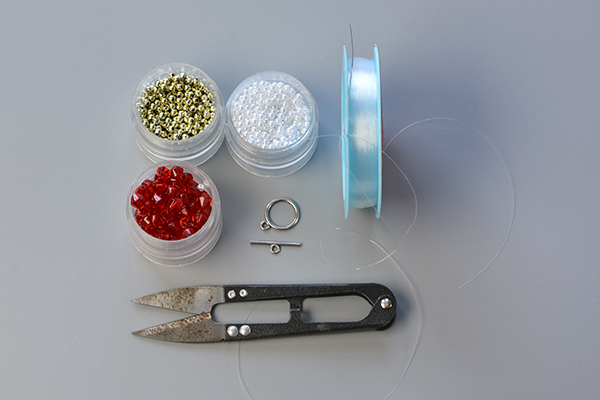 Materials and tools for making this handmade pearl necklace: