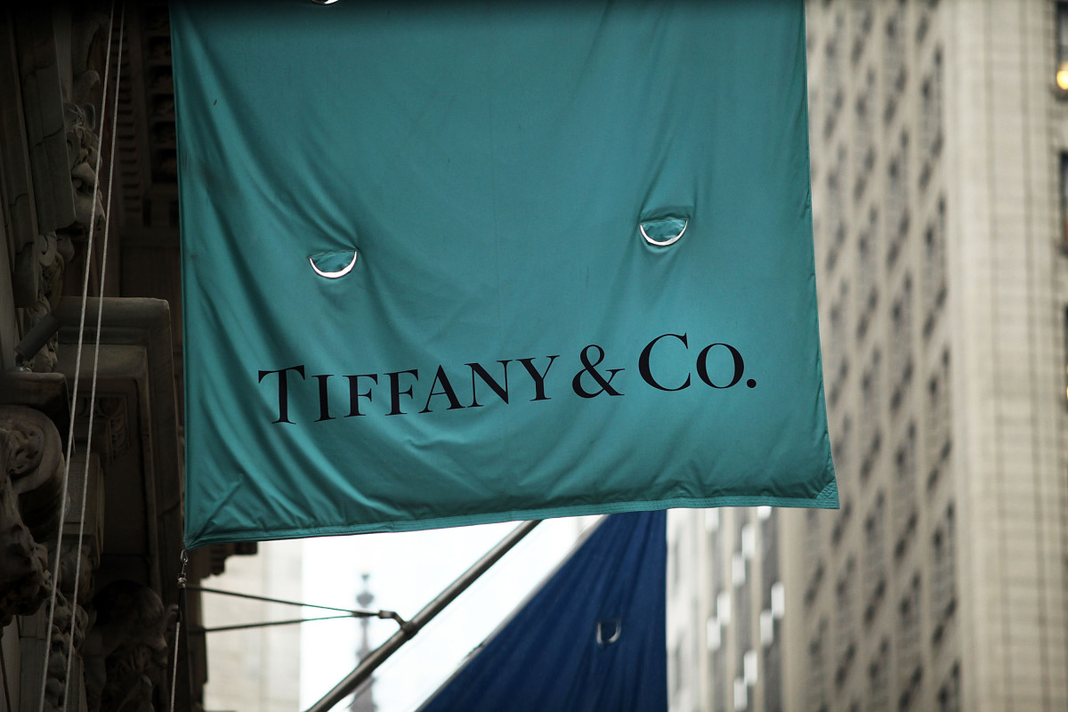 NEW YORK, NY - JANUARY 12:  A flag for a Tiffany & Co. store hangs along Wall Street in Manhattan on January 12, 2015 in New York City. Shares in the luxury jewelry chain fell on news of weaker than expected holiday sales. Sales in November and December dropped 1 percent to $1.02 billion worldwide.  (Photo by Spencer Platt/Getty Images)