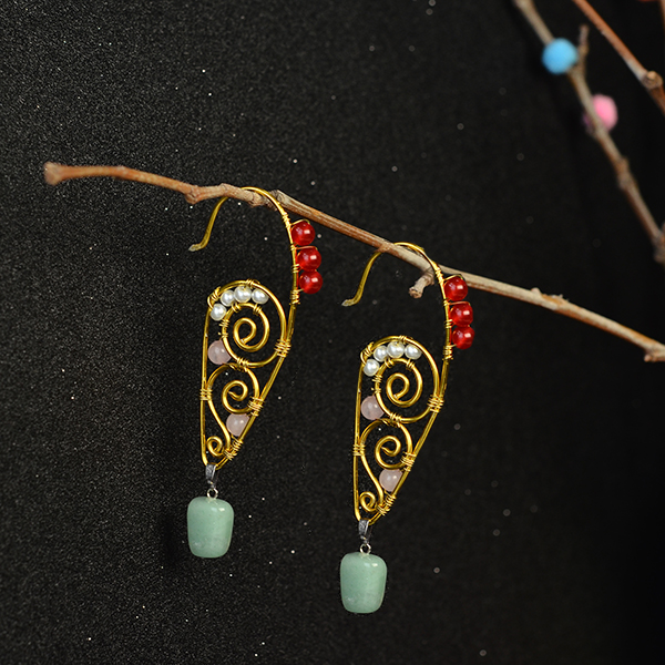 final look of this pair of wire wrapped gemstone beaded hoop earrings: